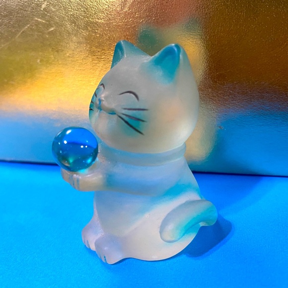 BLUE LUCKY SMILING CAT HOLING A BLUE BALL CAT HAS BLUE HIGHLIGHTS, CUTE 2” - Picture 7 of 10